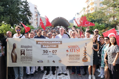 Festival Yürüyüşle Başladı