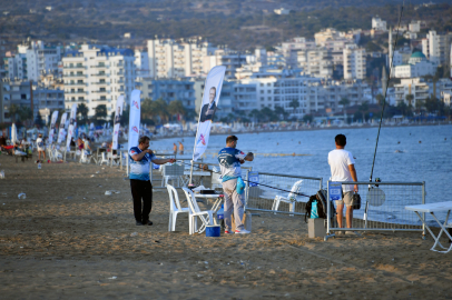 Balıkçılar Oltalarını Akdeniz'in Mavi Sularına Salladı