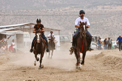 Büyükşehir Rahvan At Yarışları Nefes Kesti