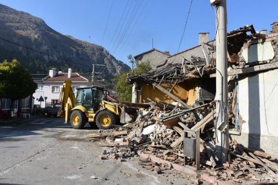 İnönü'de Tehlike Saçan Metruk Bina Yıkıldı