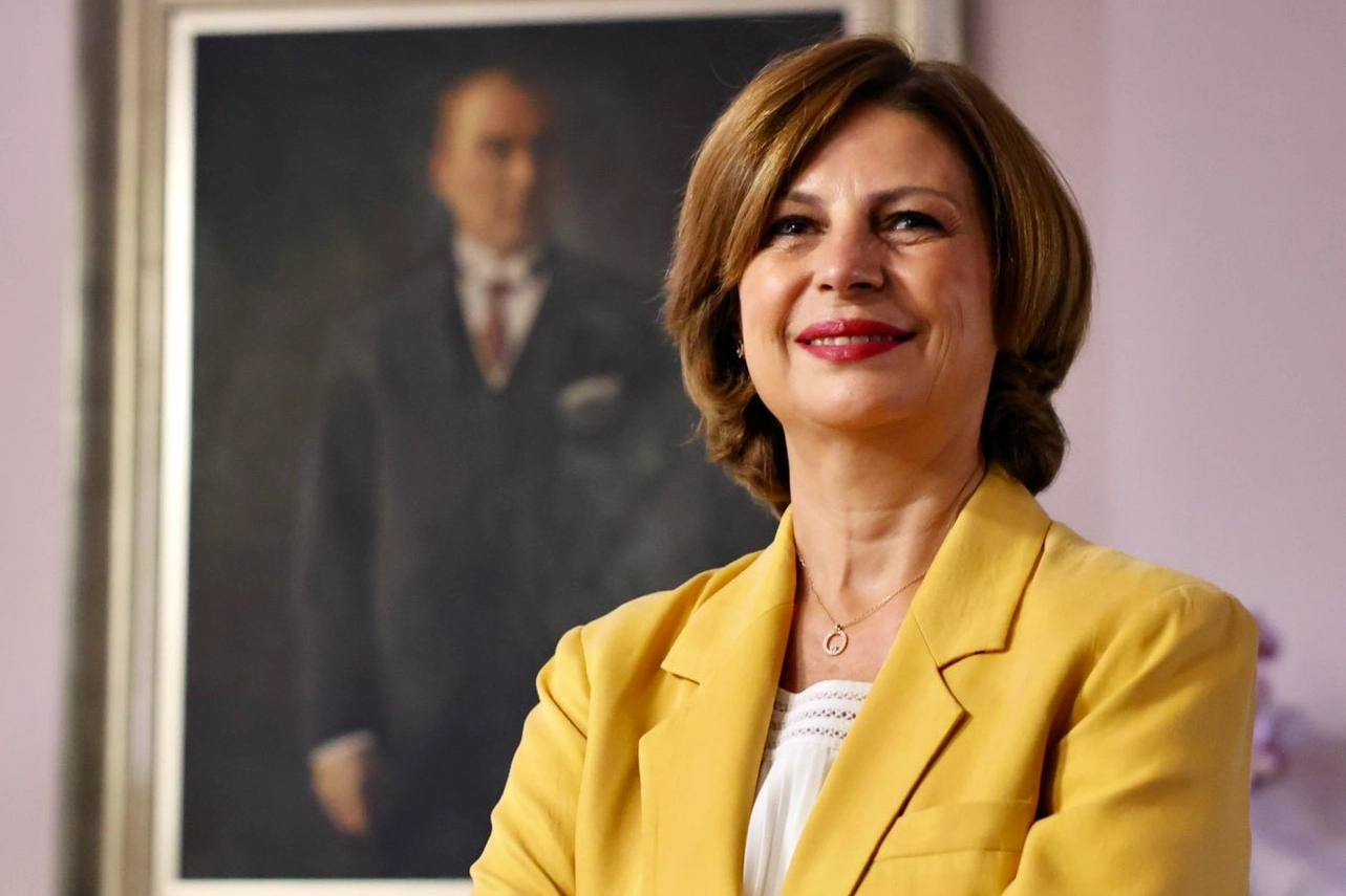 ayşe ünlüce