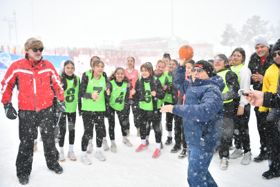 Kar Hentbol Şampiyonası İlk Kez Erciyes'te Gerçekleştirildi