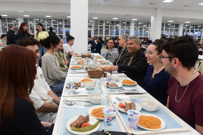 Rektör Adıgüzel Öğrencilerle İftarda Buluşmaya Devam Ediyor